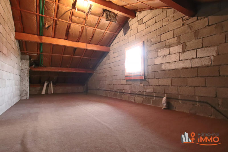 Maison - 90 m² - 8 pièces