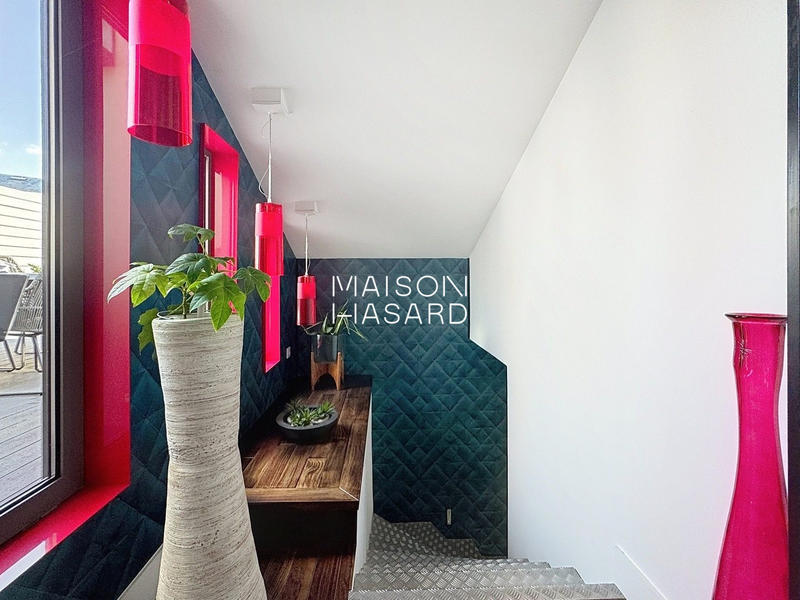 Maison contemporaine - 222 m² - 8 pièces