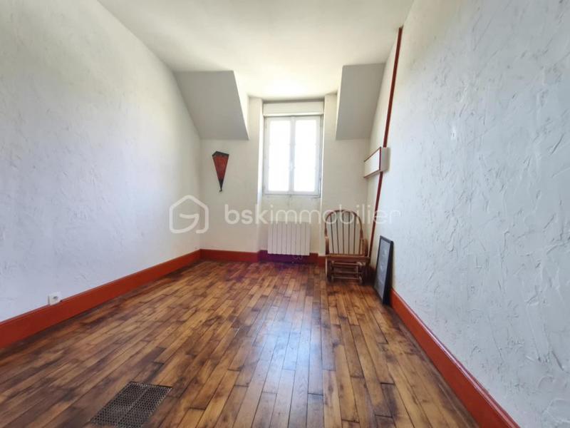 Maison - 238 m² - 7 pièces