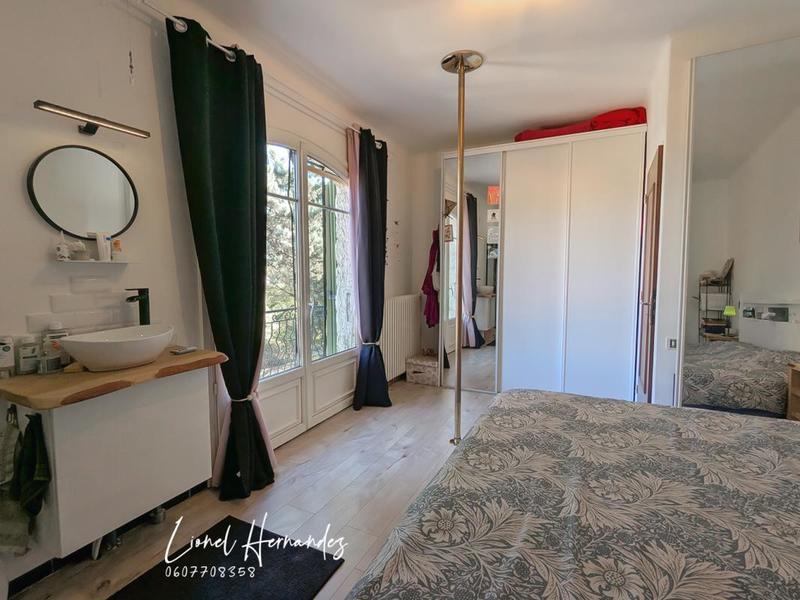 Maison - 238 m² - 9 pièces