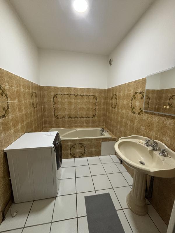 Appartement - 120 m² - 1 pièce