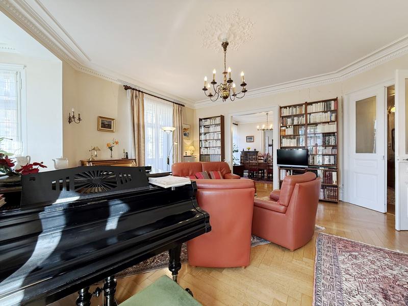 Appartement - 147 m² - 6 pièces