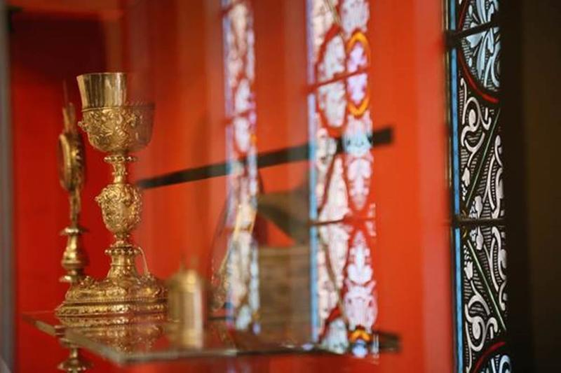 Visite guidée de la Basilique de Mézières, ses vitraux et son trésor d'art sacré