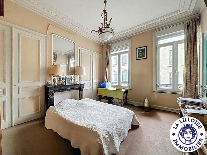 Maison - 260 m² - 8 pièces