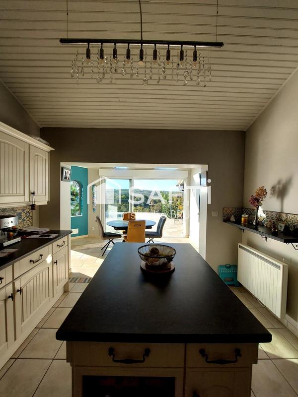 Maison - 215 m² - 6 pièces