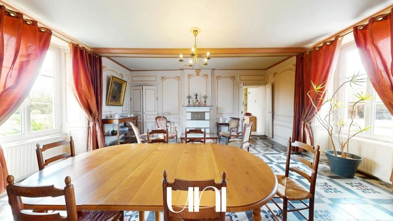 Maison - 330 m² - 10 pièces