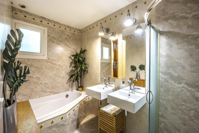 Maison - 300 m² - 10 pièces