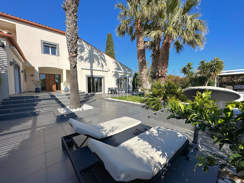 Maison - 240 m² - 7 pièces