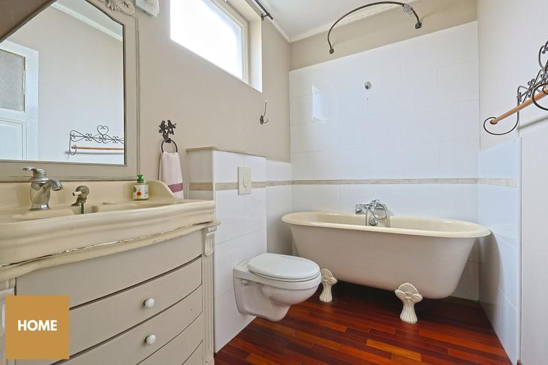 Maison - 270 m² - 9 pièces