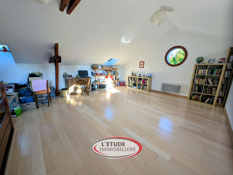 Maison - 180 m² - 7 pièces