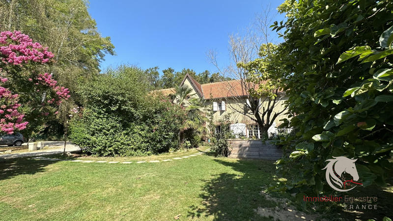 Maison - 530 m² - 21 pièces