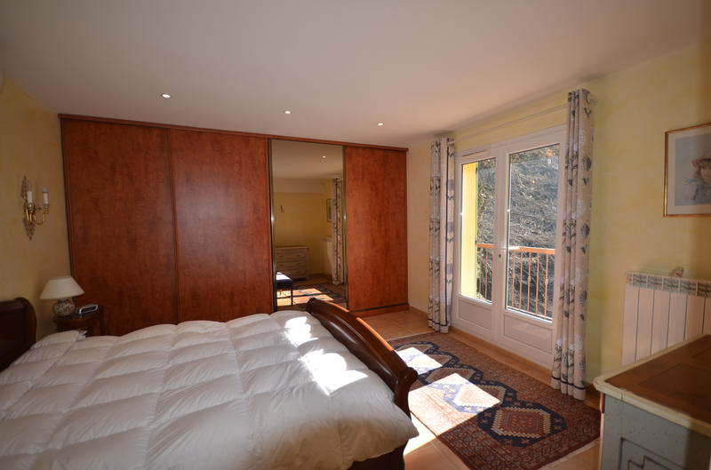 Propriété - 187 m² - 6 pièces