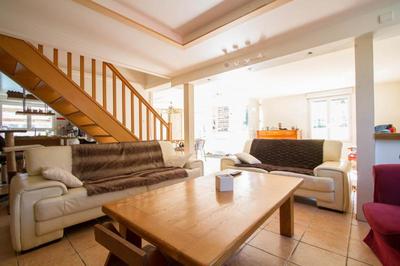 Maison - 180 m² - 8 pièces