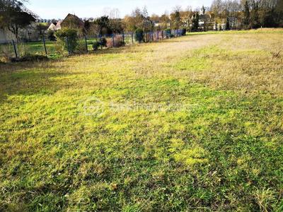 Terrain constructible - 821 m²