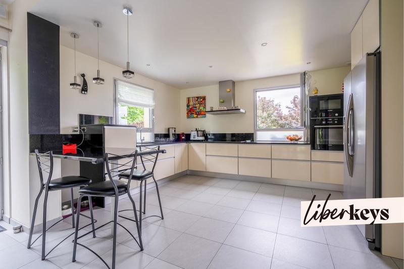 Maison - 210 m² - 7 pièces