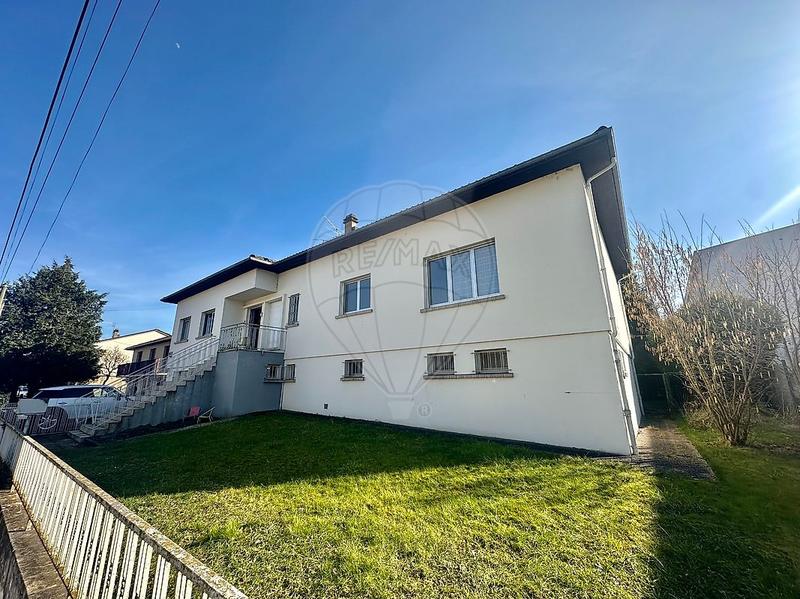 Maison - 207 m² - 7 pièces