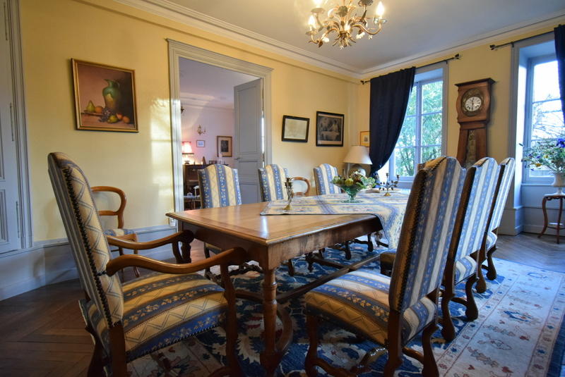 Maison - 315 m² - 10 pièces