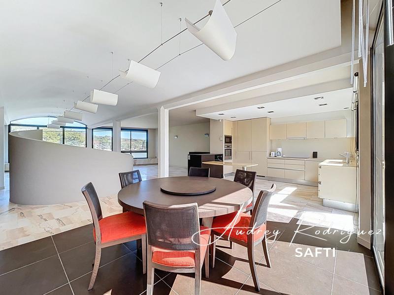 Maison - 217 m² - 6 pièces