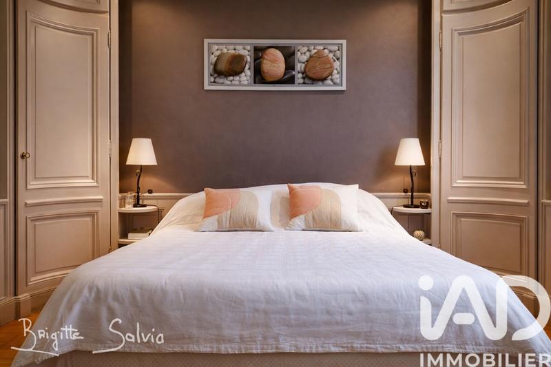 Maison - 258 m² - 9 pièces