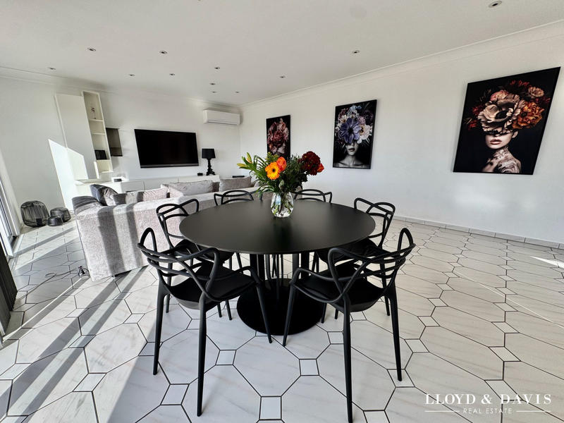 Maison - 236 m² - 7 pièces