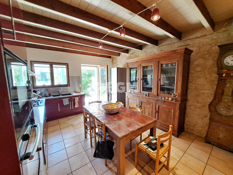 Maison - 264 m² - 9 pièces