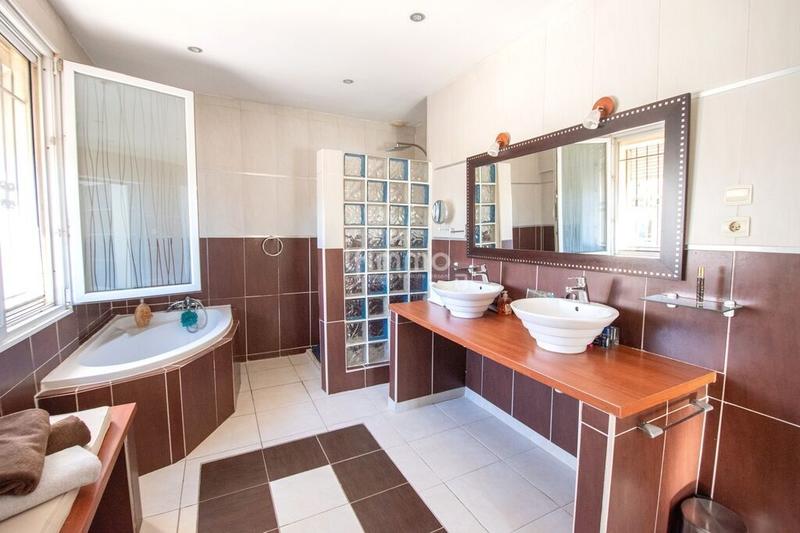 Maison - 166 m² - 6 pièces