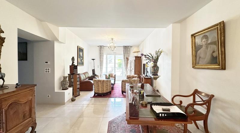 Appartement bourgeois - 184 m² - 4 pièces