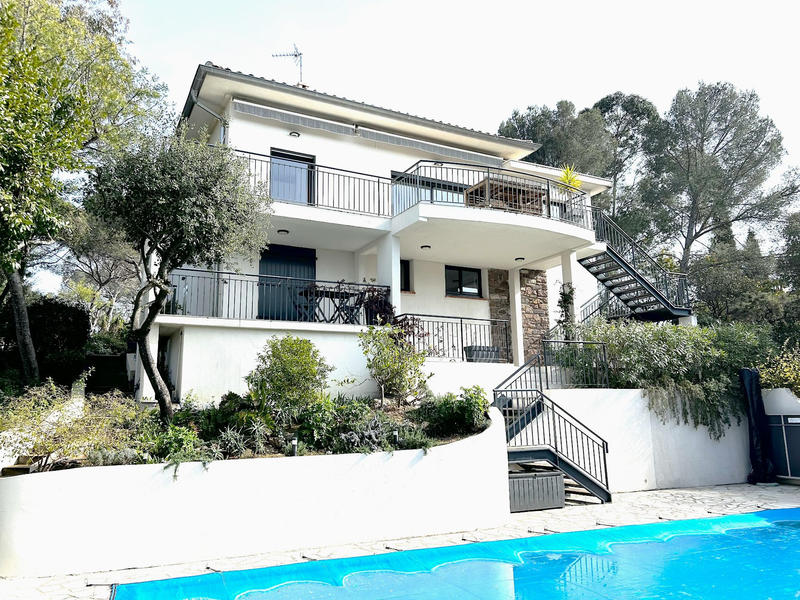 Maison contemporaine - 188 m² - 12 pièces