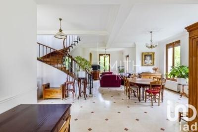 Maison - 223 m² - 10 pièces