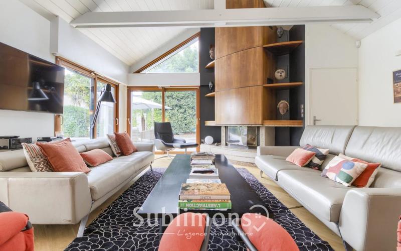 Maison - 240 m² - 9 pièces