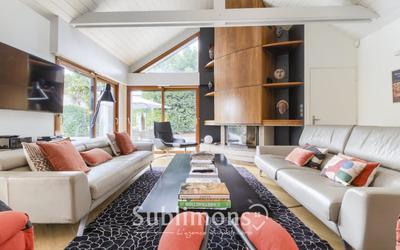 Maison - 240 m² - 9 pièces