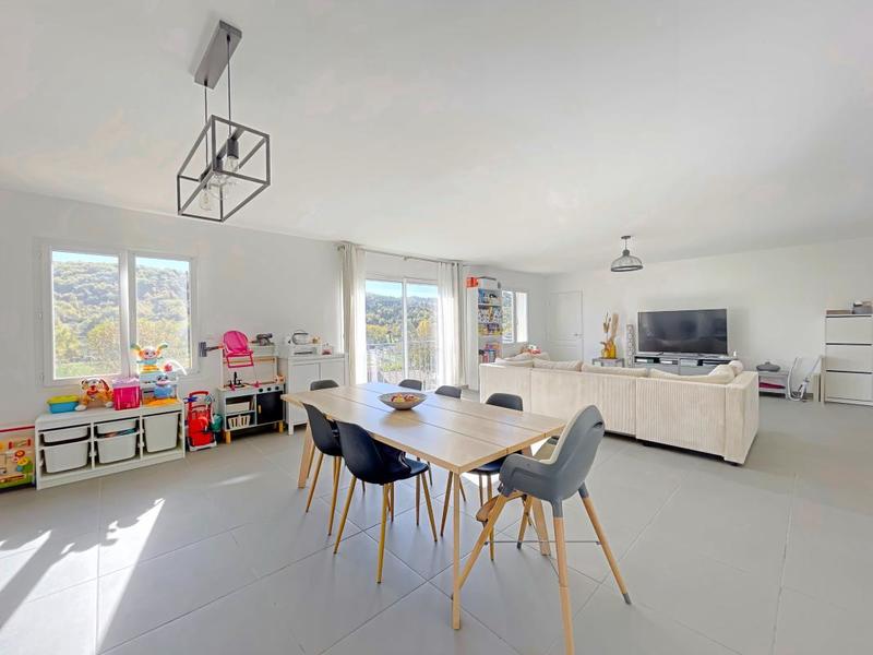 Maison - 137 m² - 5 pièces