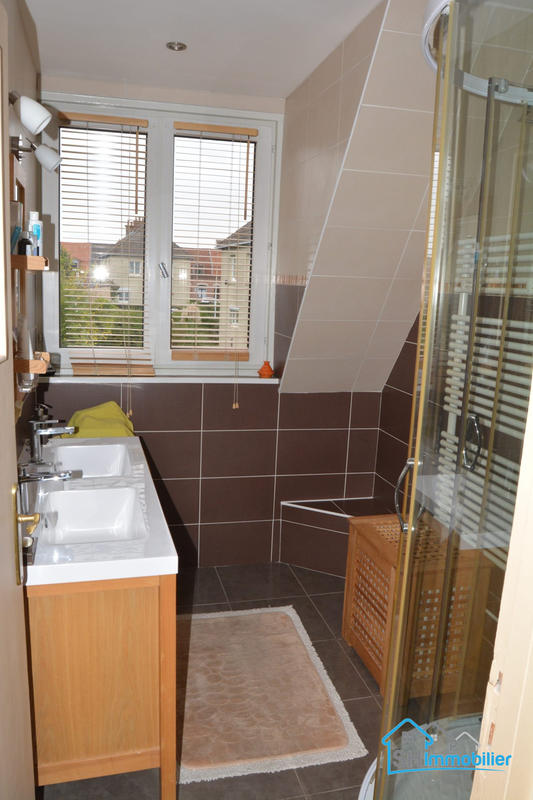 Maison - 90 m² - 5 pièces