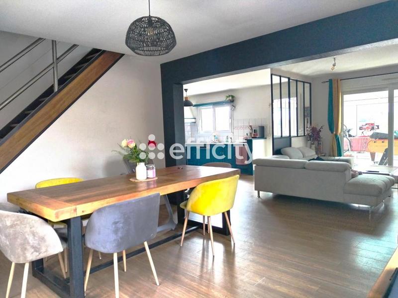 Maison - 93 m² - 5 pièces