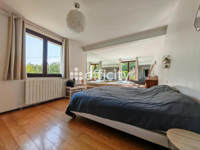 Maison - 233 m² - 7 pièces