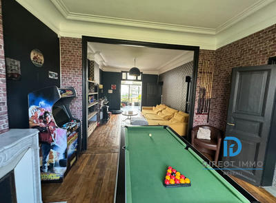 Maison - 340 m² - 10 pièces