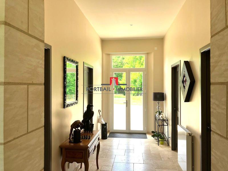 Maison - 400 m² - 12 pièces