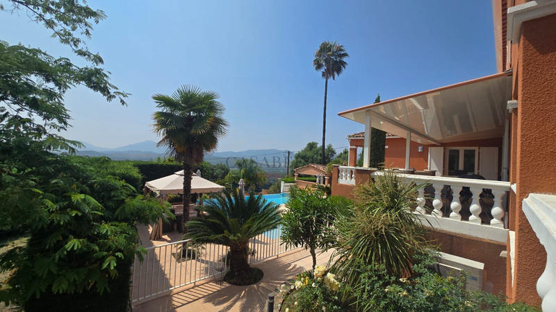 Villa - 273 m² - 6 pièces