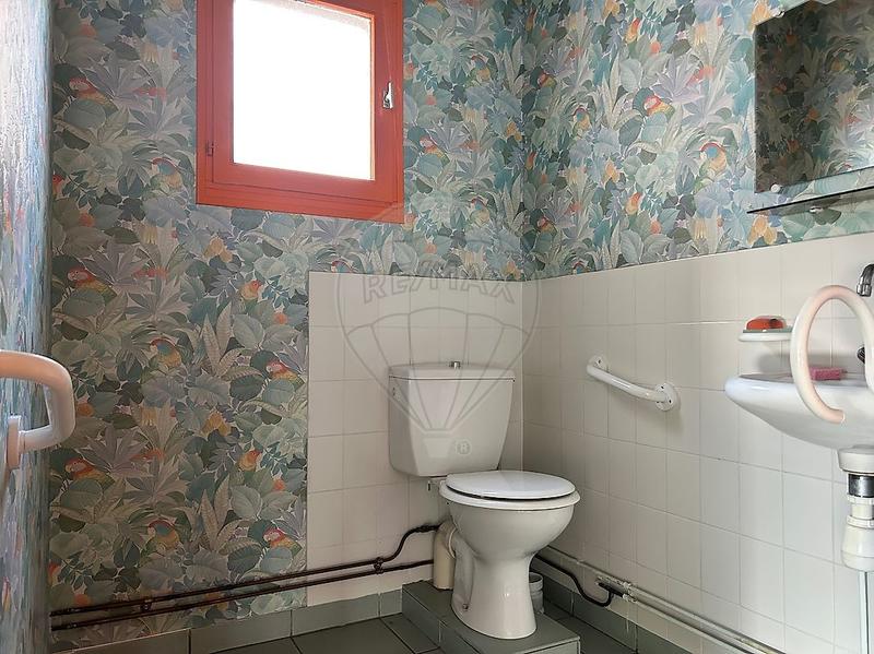 Local commercial - 143 m² - 4 pièces