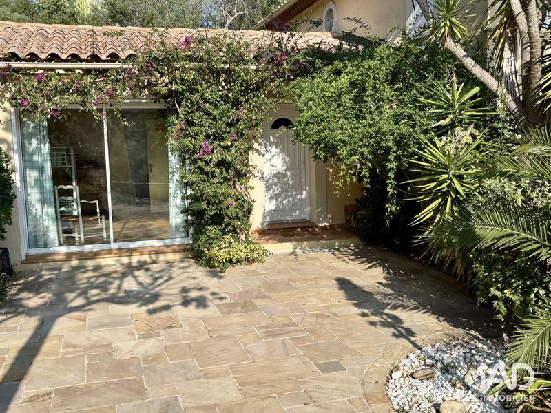 Maison - 223 m² - 7 pièces