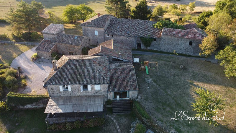 Maison - 260 m² - 8 pièces