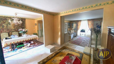Maison - 161 m² - 8 pièces