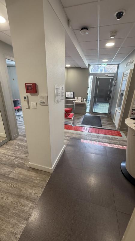 Local commercial - 90 m² - 6 pièces