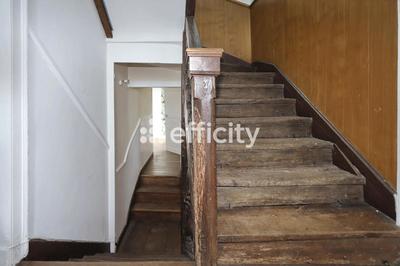 Maison - 225 m² - 8 pièces