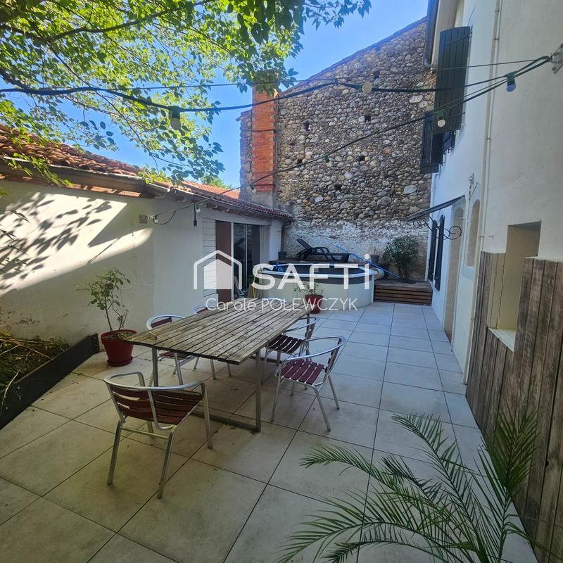 Maison - 230 m² - 6 pièces