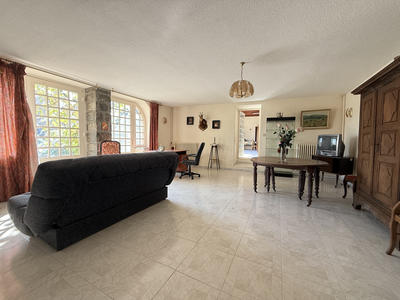 Maison - 265 m² - 8 pièces