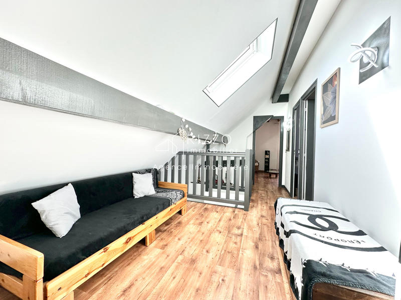 Maison - 180 m² - 6 pièces