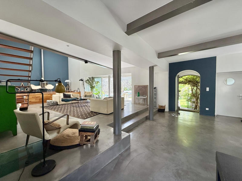 Maison - 240 m² - 10 pièces