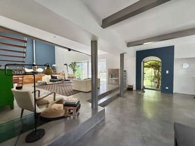 Maison - 240 m² - 10 pièces