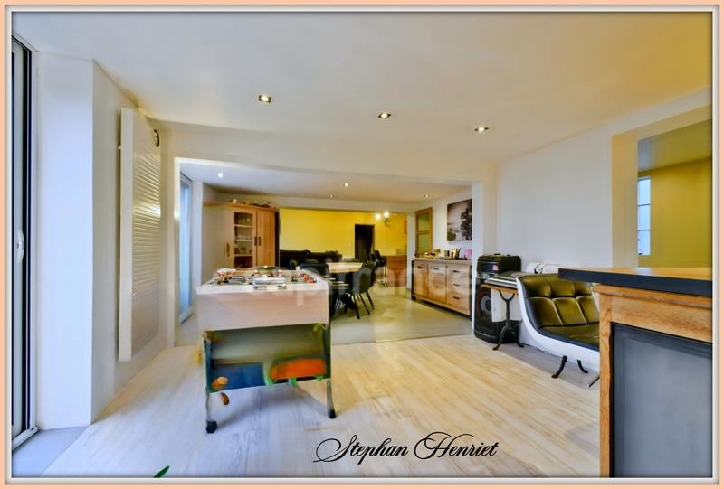 Maison - 262 m² - 12 pièces